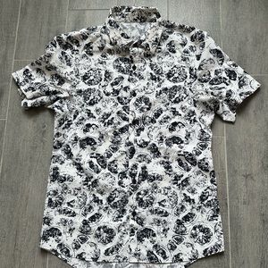 Men's lululemon button up shirt size small